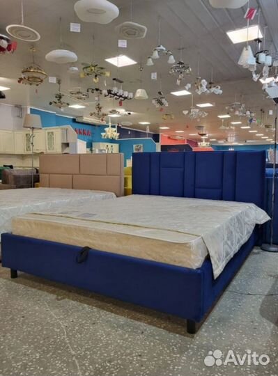 Кровать с подъемным механизмом