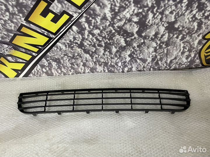 Решетка бампера центральная Colt Z3 Кольт 2007