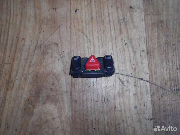 Кнопка аварийной сигнализации Mercedes Benz W210