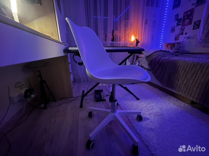 Стул компьютерный белый