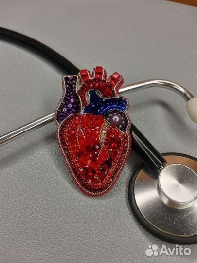 Брошь из бисера