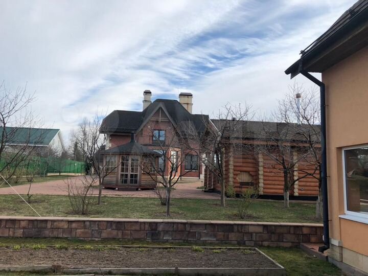 Дом 210 м² на участке 60 сот.