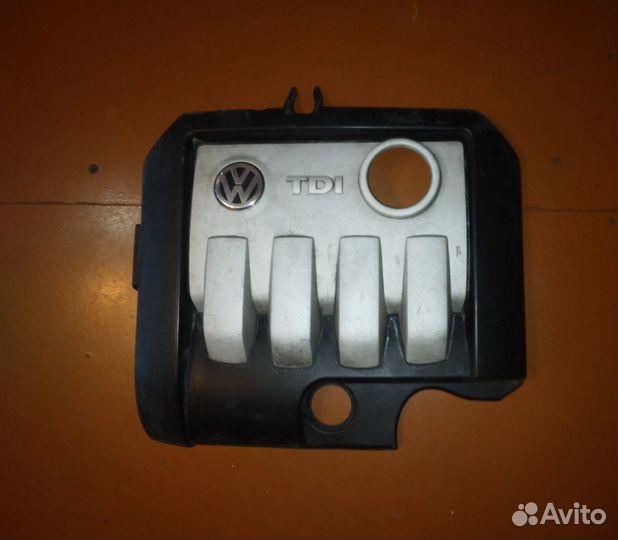 Крышка двигателя