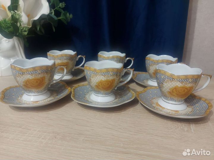 Набор чашек с блюдцами