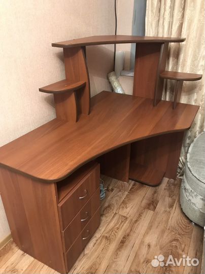 Компьютерный стол