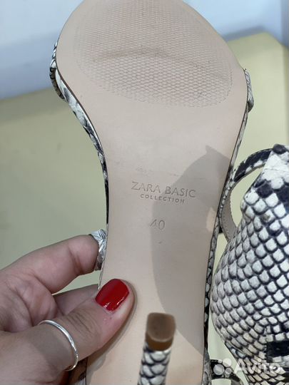 Босоножки на каблуке Zara