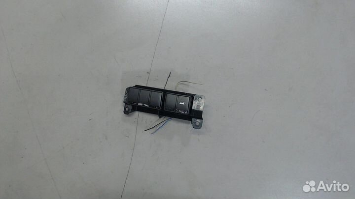 Кнопка багажника Infiniti QX56, 2011
