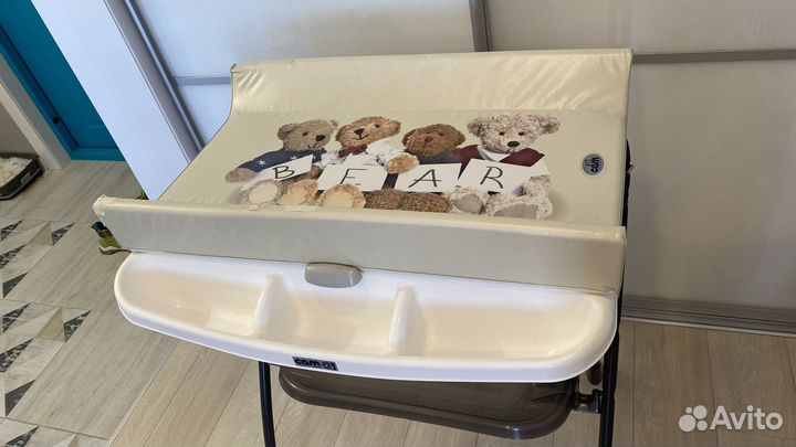 Ванночка для купания и пеленальный столик