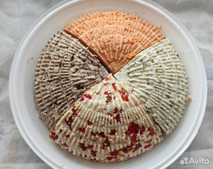 Свежий домашний козий сыр