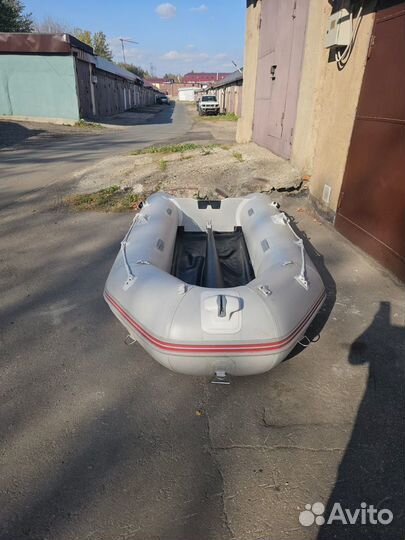 Лодка Nissamaran 320 cс мотором 9.8