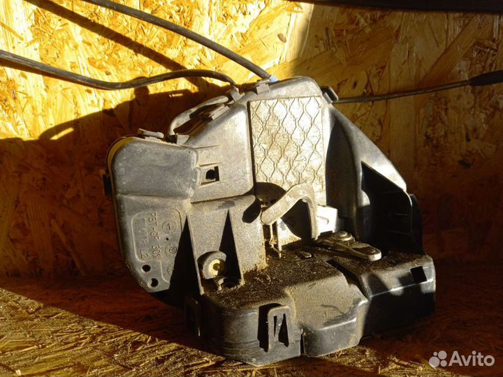 Замок двери задней левой Mercedes CLS 219