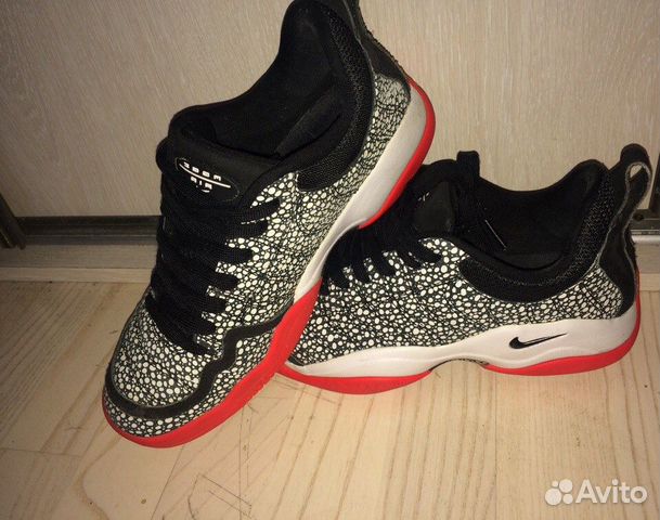 nike air oscillate qs