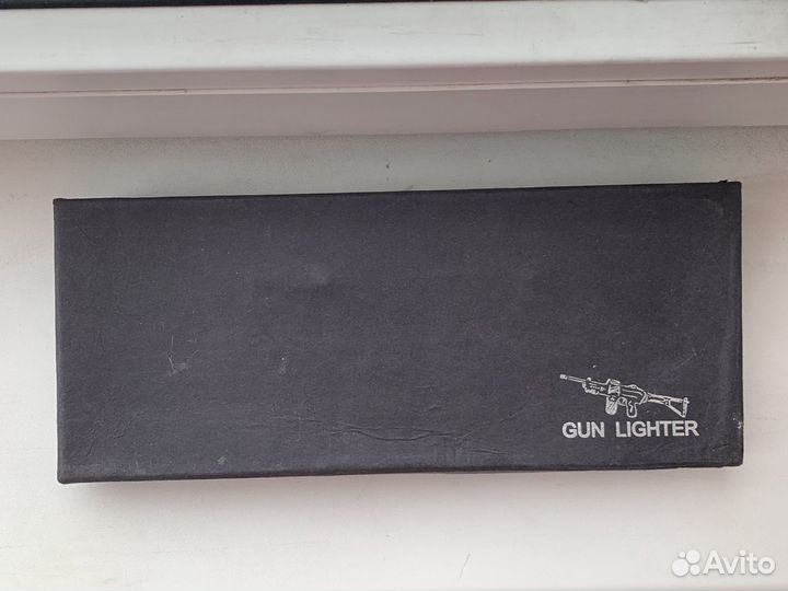 Зажигалка газовая в виде автомата