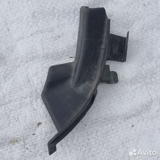 Уплотнитель лобового уголок жабо Toyota Lexus