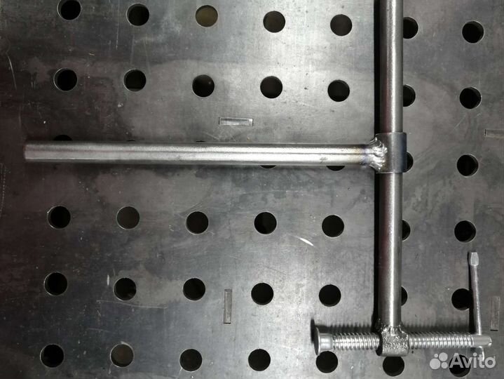 Струбцина для сварочного стола