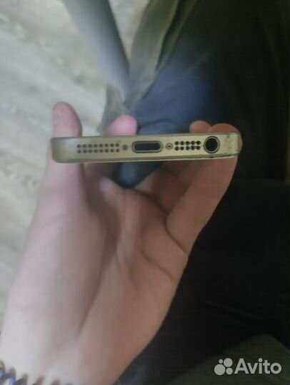 iPhone SE, 64 ГБ