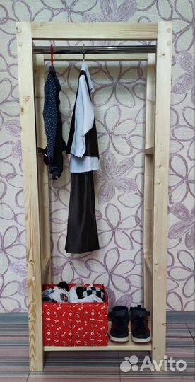 Вешалка деревянная