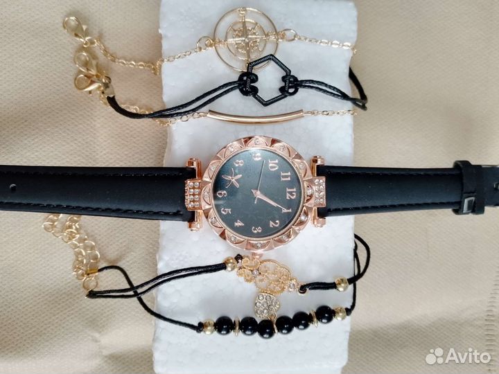 Часы с браслетом