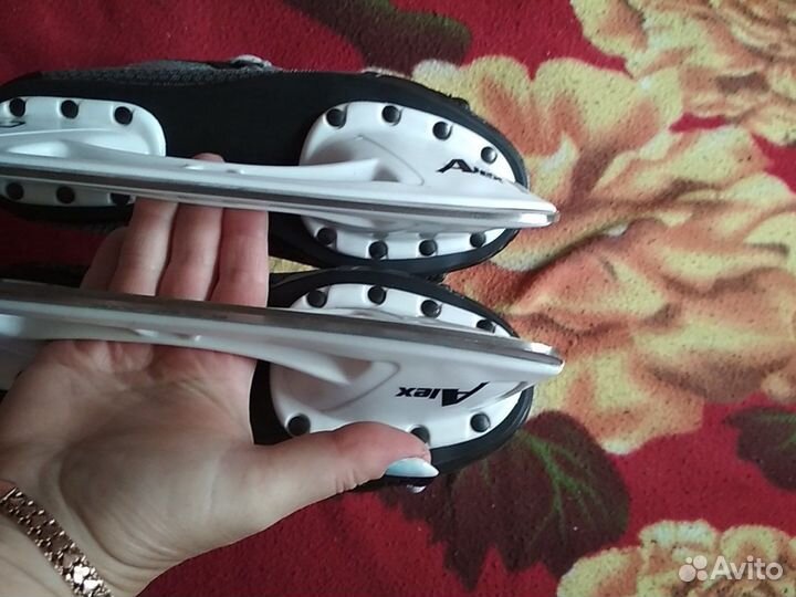 Коньки хоккейные