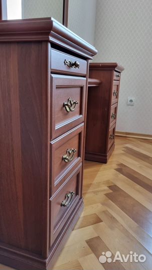 Стол туалетный