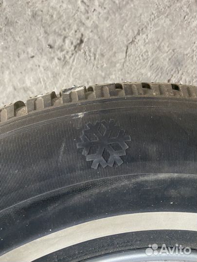 Kumho I'Zen Stud Snow KW11 235/75 R15