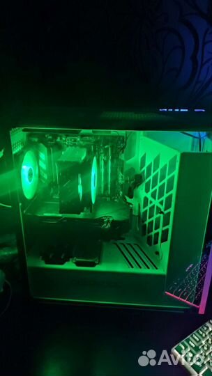 Игровой пк с игровой гарнитуртй