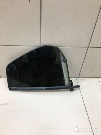 Стекло двери задней левой (форточка)
