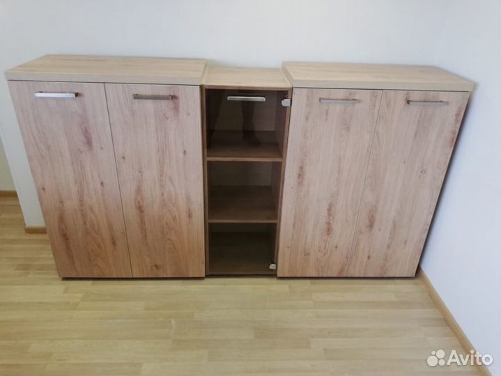 Стол руководителя с тумбой.В наличии