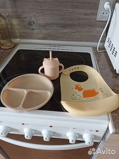 Силиконовые поильник, тарелка и нагрудник