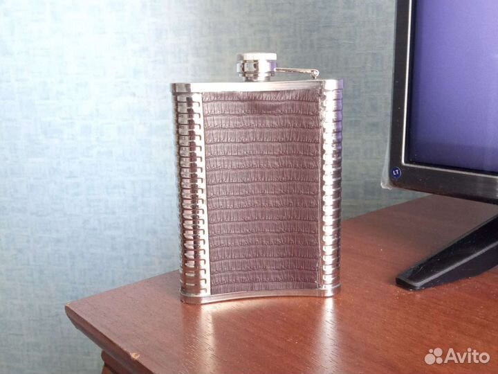 Новая фляга со стаканчиком