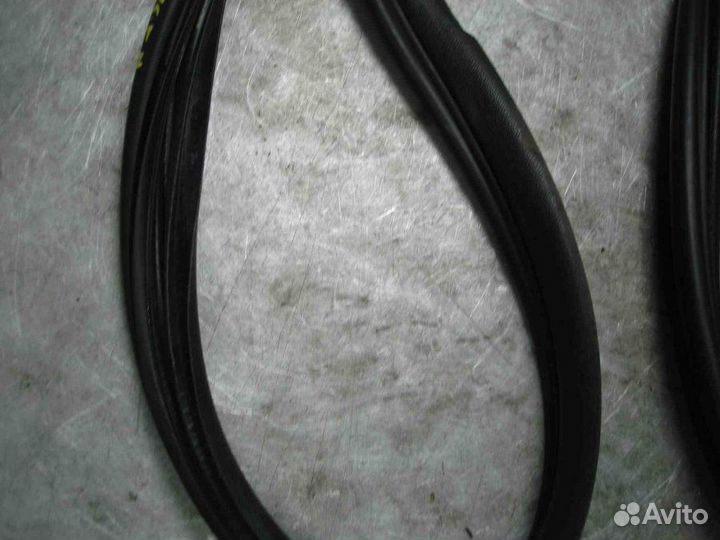 Уплотнитель Renault Megane II 2002-2009