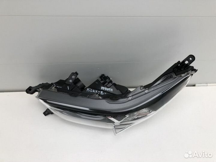 Фара левая Toyota Hilux 8