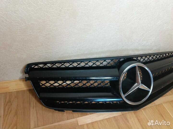 Решетка радиатора Mercedes