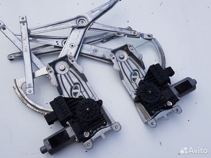 Стеклоподъемник водительский Opel Zafira B