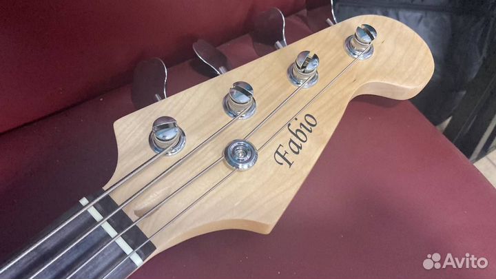 Бас гитара новая санбёрст