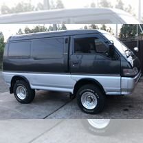 Mitsubishi Delica 2.5 AT, 1993, 430 000 км, с пробегом, цена 580 000 руб.