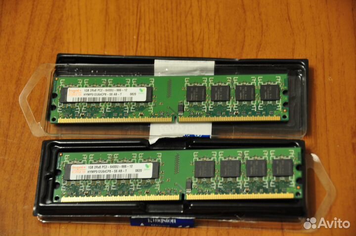 Две планки оперативной памяти DDR2 1GB