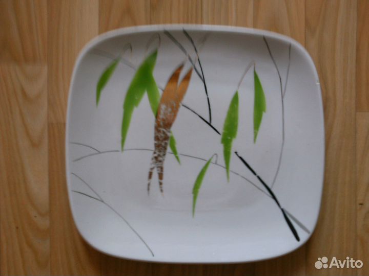 Большое плоское блюдо