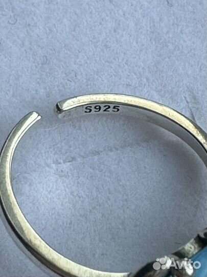 Женское ювелирное кольцо из серебра 925 пробы