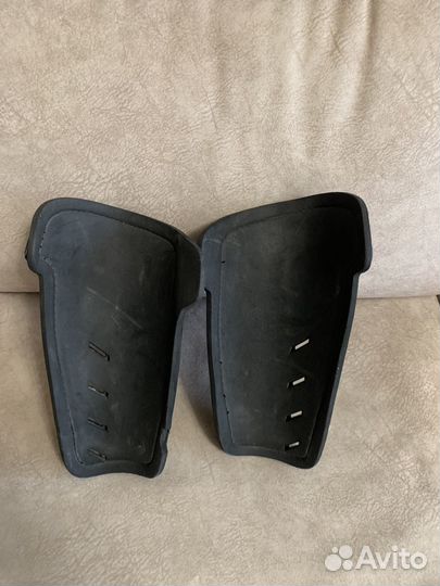 Футбольные щитки Nike