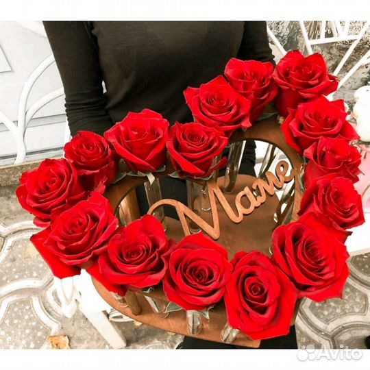 Розы в колбе