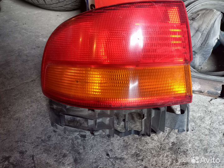 Задняя фара на карину е