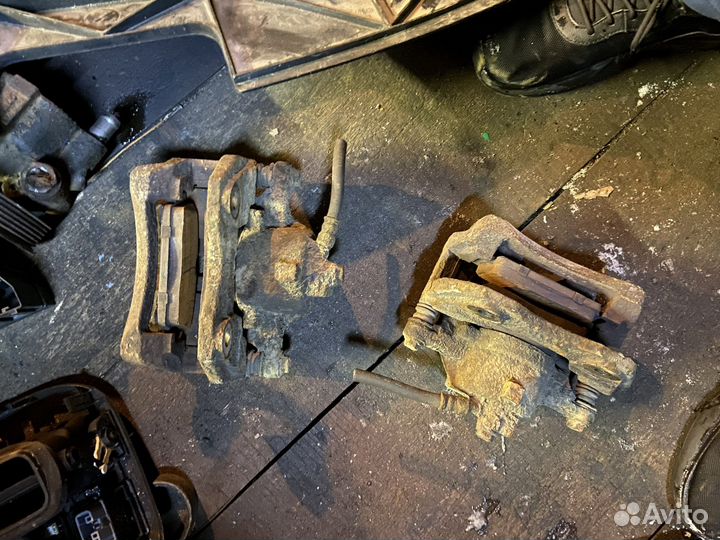 Суппорта передние Nissan Almera N16