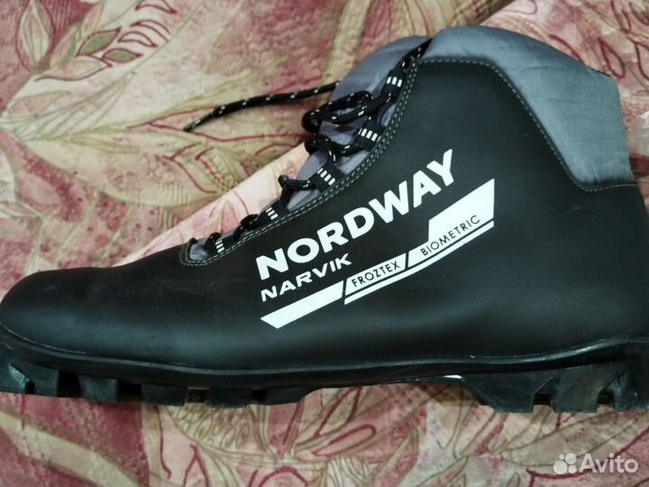 Лыжные ботинки