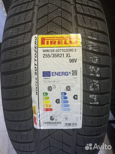 Pirelli Winter Sottozero 3 255/35 R21 и 285/30 R21 98V