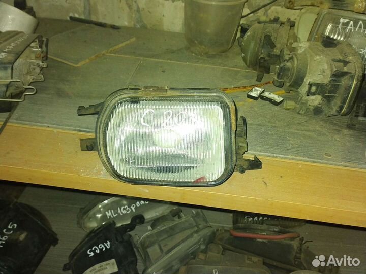 Противотуманная фара левая Mercedes W203
