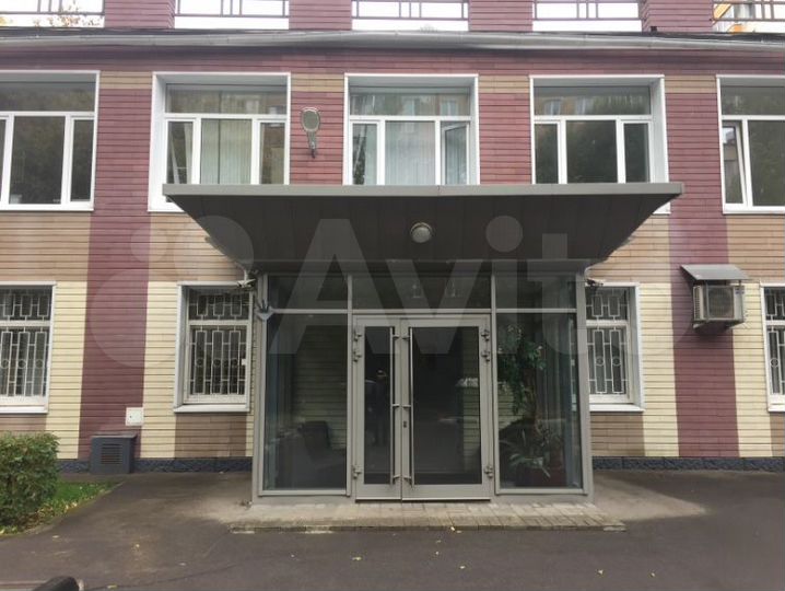 Особняк со своей территорией, 1212 м²