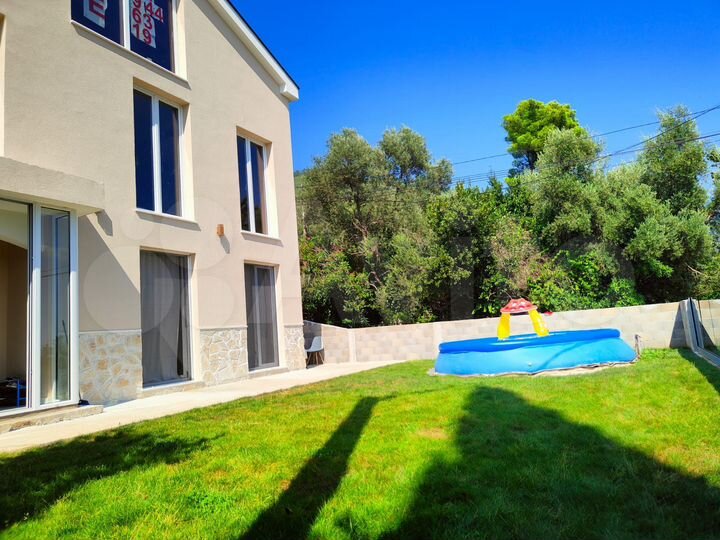 Дом 300 м² на участке 12 сот.