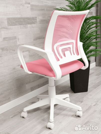 Розовое кресло сетчатое