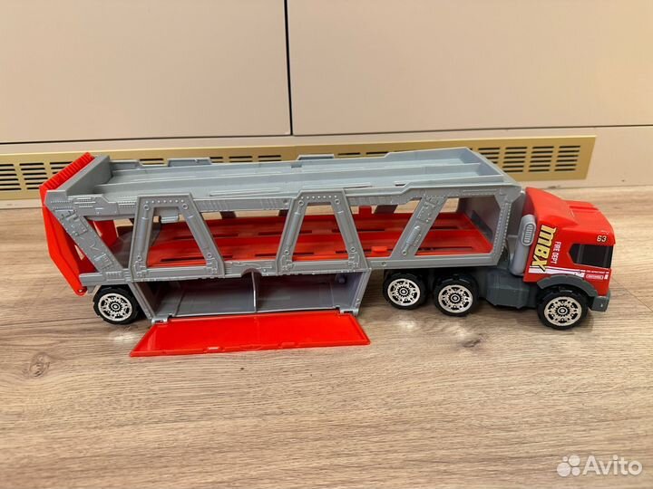 Грузовик для перевозки машин